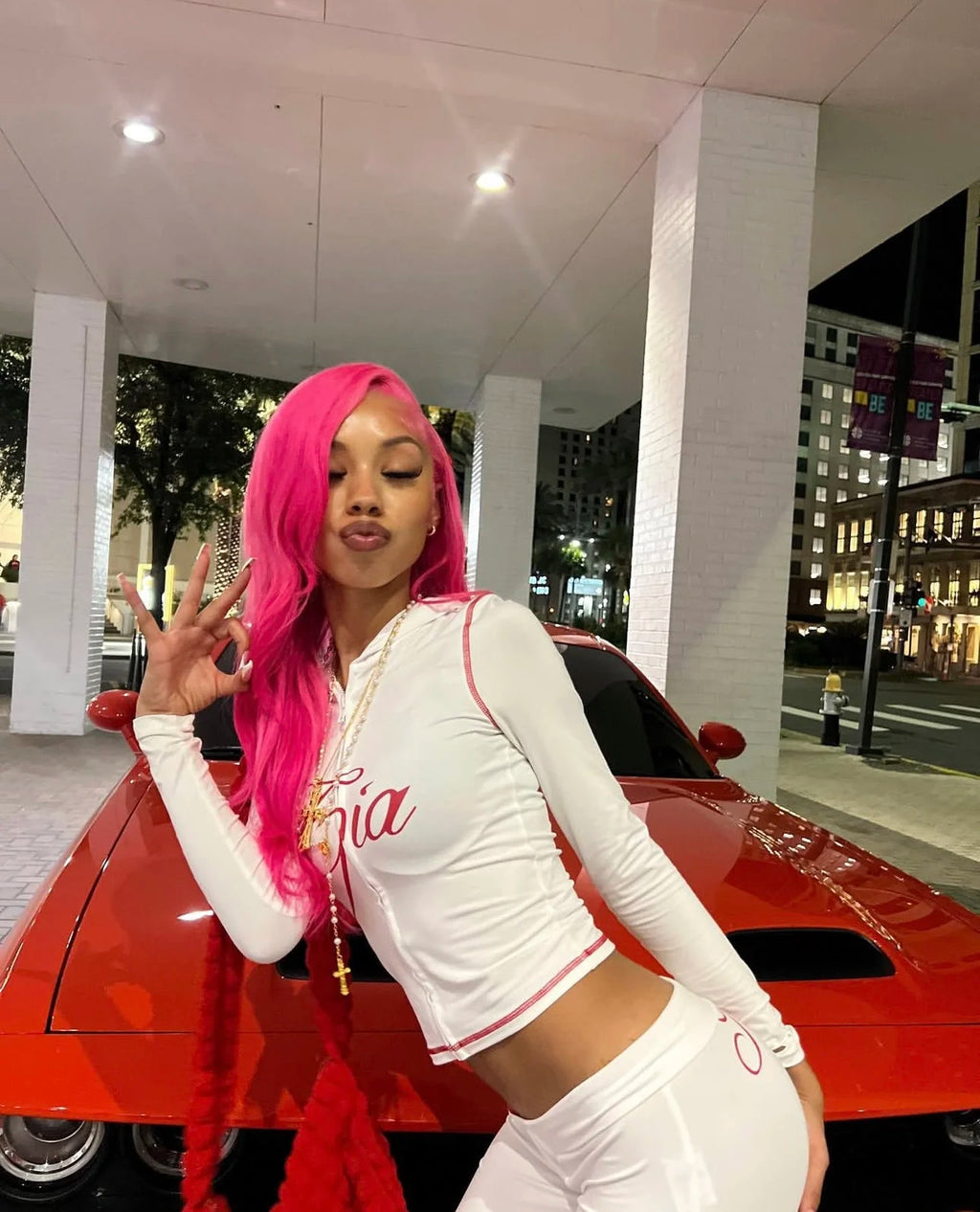 Gia regular shoulder slim-fit letter print topstitch design slim-fit hooded zip-up short jacket and pants set