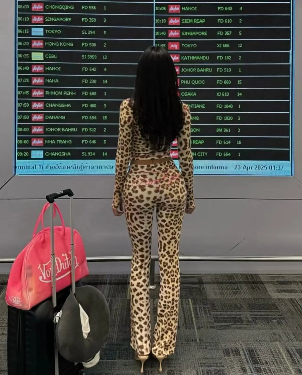 Gia regular shoulder slim-fit letter print topstitch design slim-fit hooded zip-up short jacket and pants set